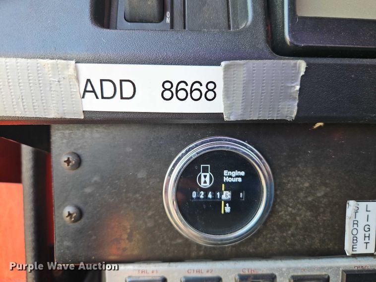 image for item DZ4301 1998 International F4900 digger derrick truck