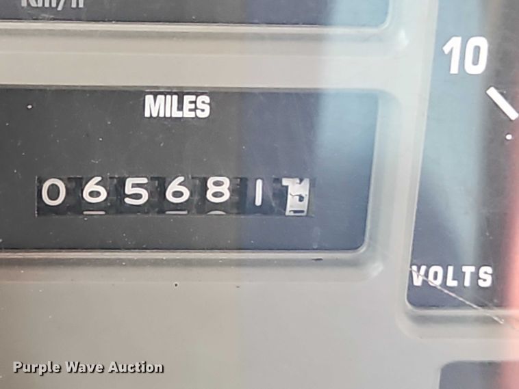 image for item DZ4301 1998 International F4900 digger derrick truck