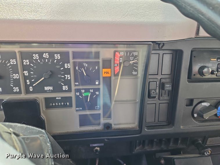 image for item DZ4301 1998 International F4900 digger derrick truck