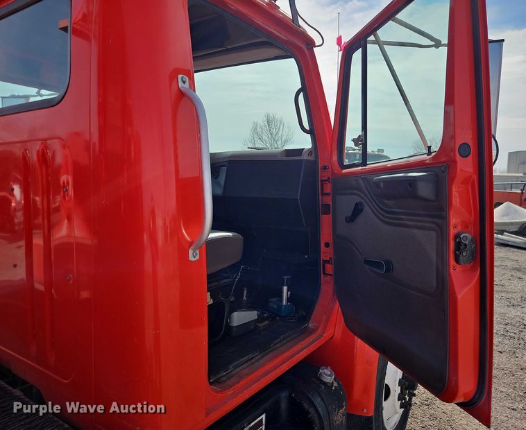 image for item DZ4301 1998 International F4900 digger derrick truck