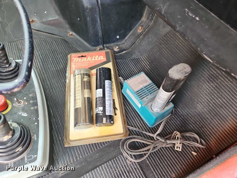 image for item DZ4301 1998 International F4900 digger derrick truck