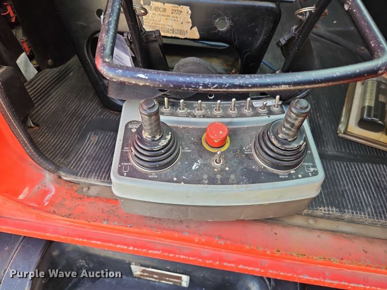 image for item DZ4301 1998 International F4900 digger derrick truck