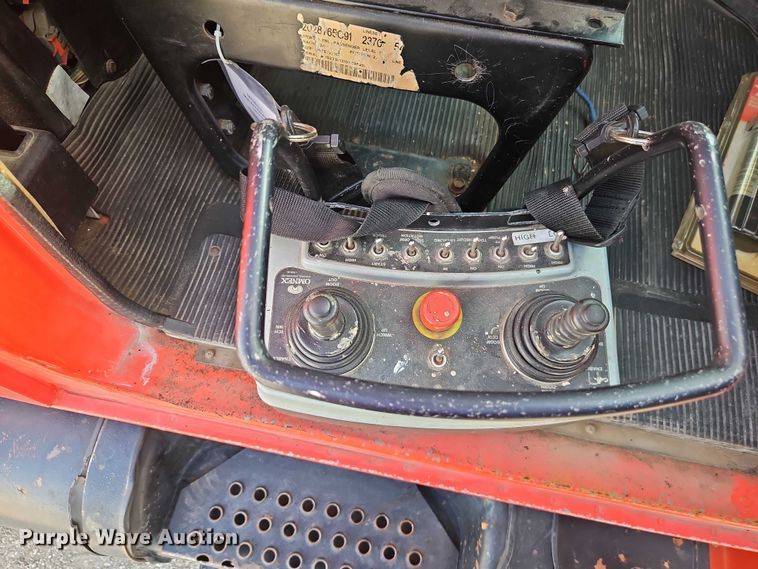 image for item DZ4301 1998 International F4900 digger derrick truck