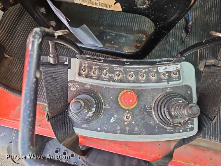 image for item DZ4301 1998 International F4900 digger derrick truck