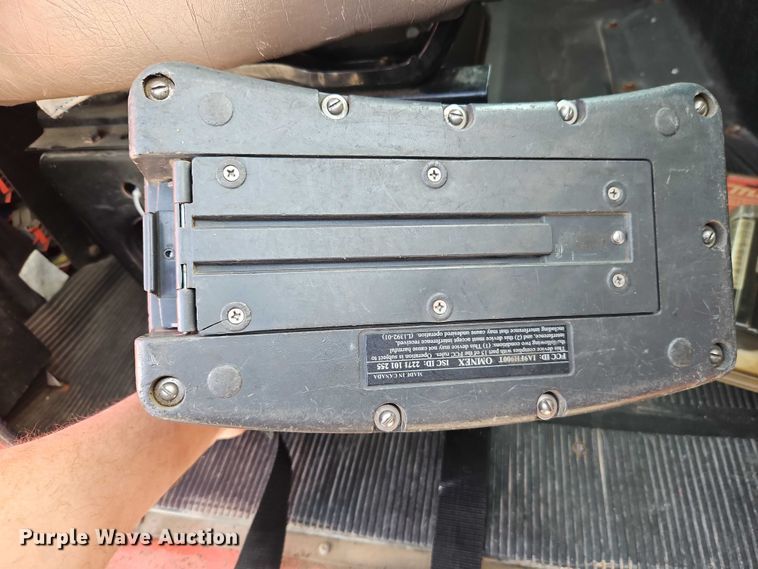 image for item DZ4301 1998 International F4900 digger derrick truck