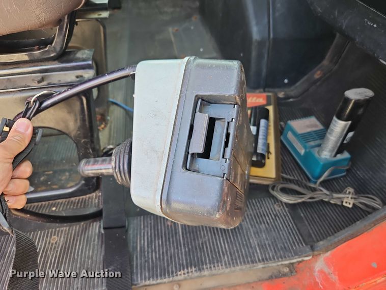 image for item DZ4301 1998 International F4900 digger derrick truck