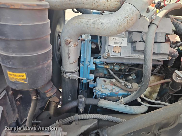 image for item DZ4301 1998 International F4900 digger derrick truck