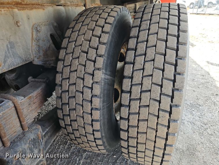 image for item DZ4301 1998 International F4900 digger derrick truck