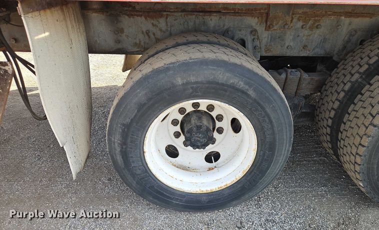 image for item DZ4301 1998 International F4900 digger derrick truck