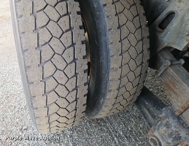 image for item DZ4301 1998 International F4900 digger derrick truck