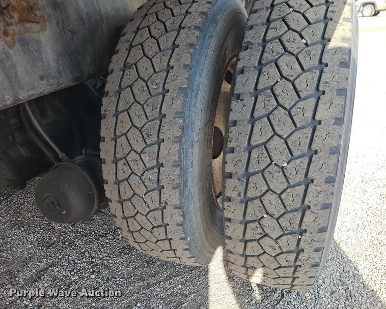 image for item DZ4301 1998 International F4900 digger derrick truck