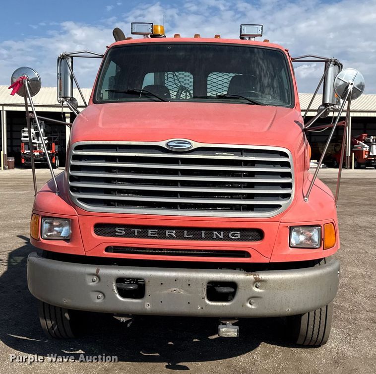 image for item DZ4302 2001 Sterling LT9500 semi truck