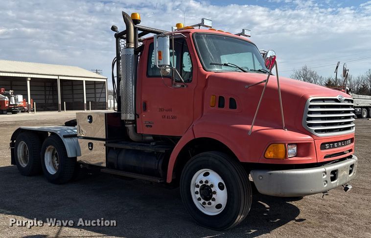image for item DZ4302 2001 Sterling LT9500 semi truck