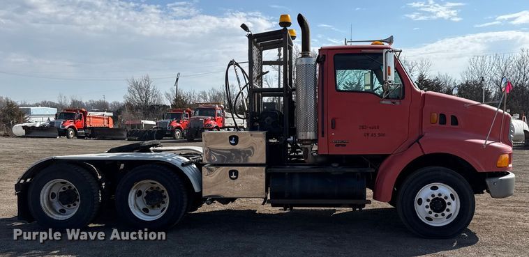 image for item DZ4302 2001 Sterling LT9500 semi truck