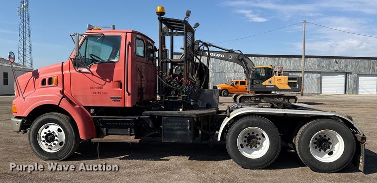 image for item DZ4302 2001 Sterling LT9500 semi truck