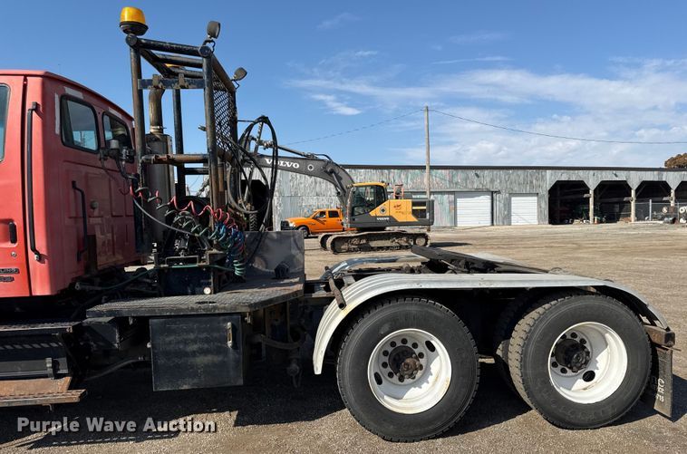 image for item DZ4302 2001 Sterling LT9500 semi truck