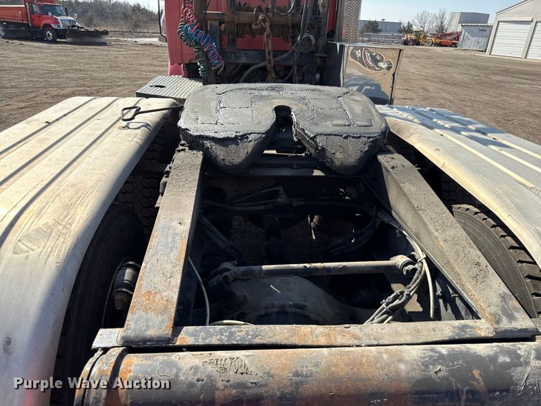 image for item DZ4302 2001 Sterling LT9500 semi truck