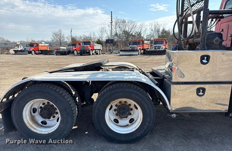 image for item DZ4302 2001 Sterling LT9500 semi truck