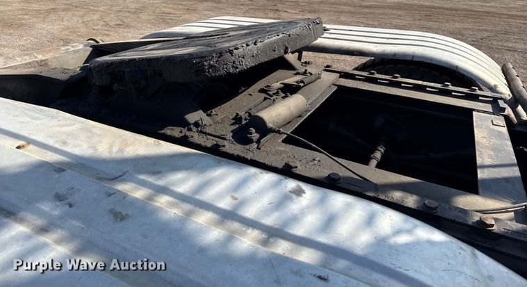 image for item DZ4302 2001 Sterling LT9500 semi truck