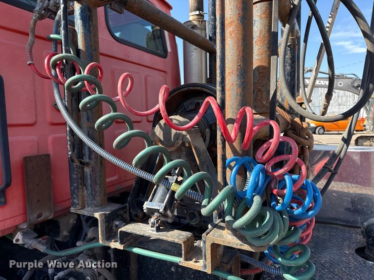 image for item DZ4302 2001 Sterling LT9500 semi truck