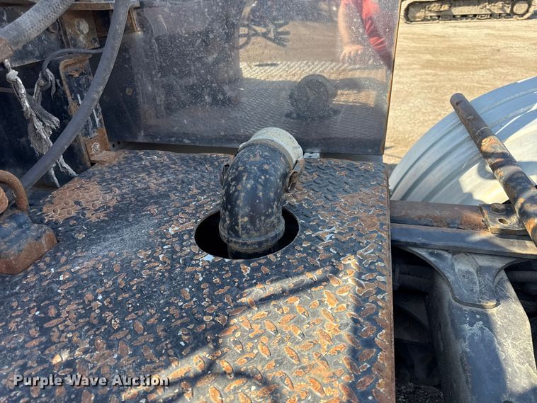 image for item DZ4302 2001 Sterling LT9500 semi truck