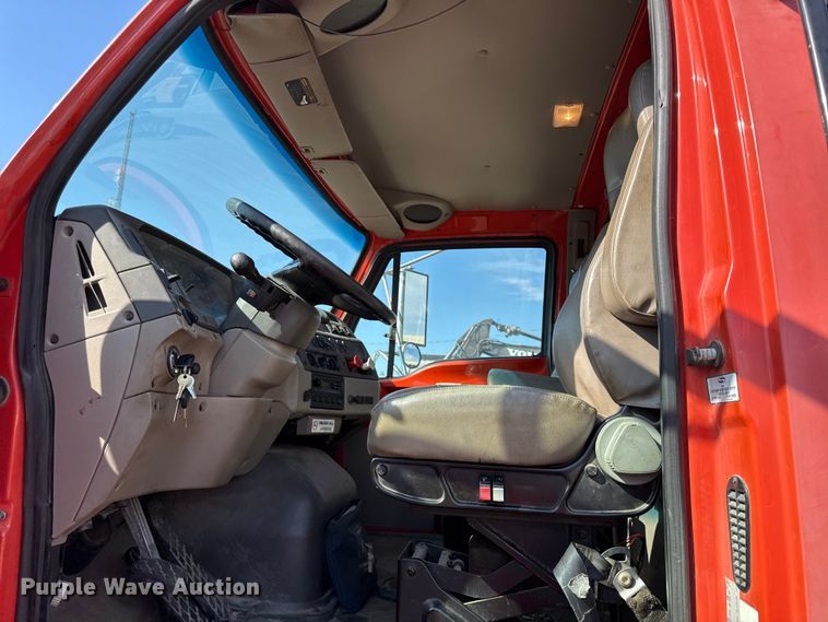 image for item DZ4302 2001 Sterling LT9500 semi truck