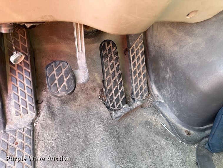 image for item DZ4302 2001 Sterling LT9500 semi truck