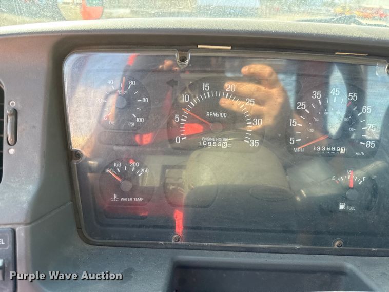 image for item DZ4302 2001 Sterling LT9500 semi truck