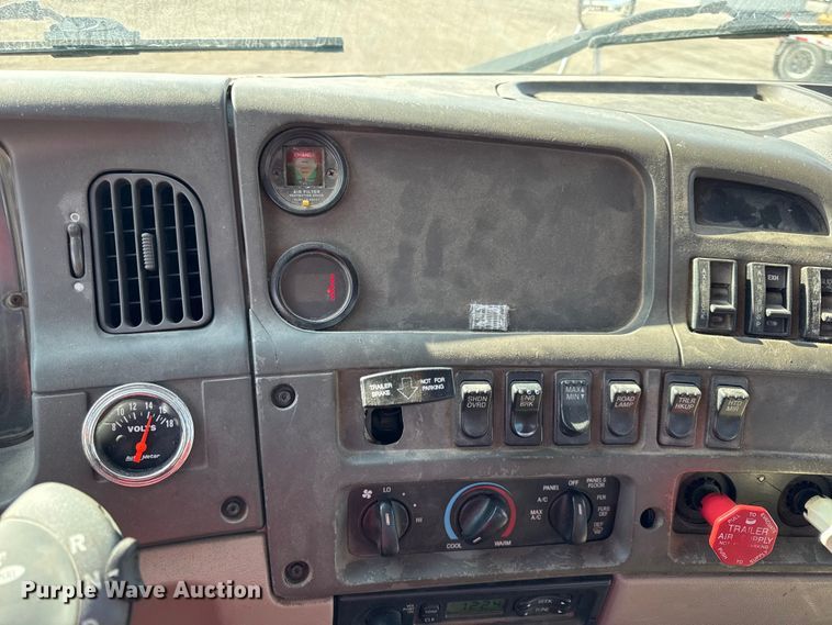 image for item DZ4302 2001 Sterling LT9500 semi truck