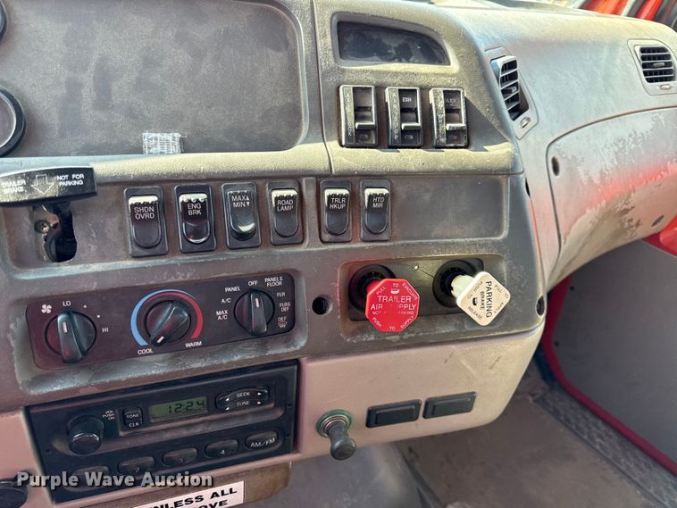 image for item DZ4302 2001 Sterling LT9500 semi truck