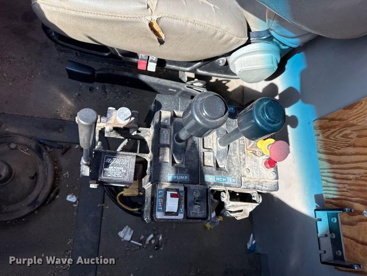 image for item DZ4302 2001 Sterling LT9500 semi truck