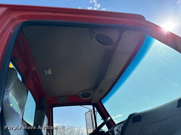 image for item DZ4302 2001 Sterling LT9500 semi truck