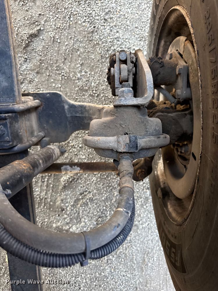 image for item DZ4302 2001 Sterling LT9500 semi truck