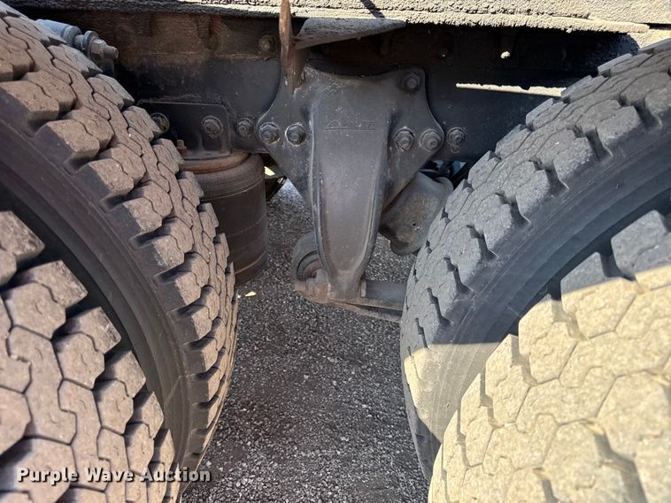 image for item DZ4302 2001 Sterling LT9500 semi truck