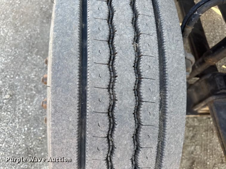 image for item DZ4302 2001 Sterling LT9500 semi truck