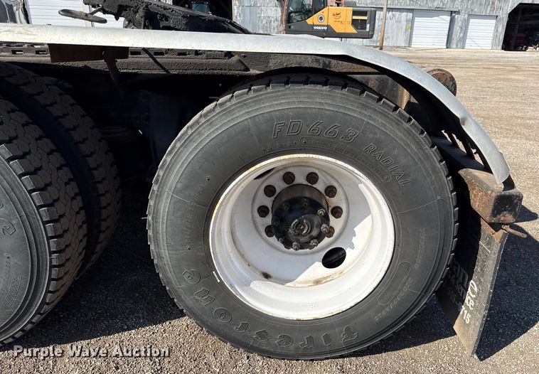 image for item DZ4302 2001 Sterling LT9500 semi truck