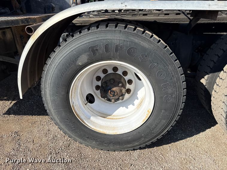 image for item DZ4302 2001 Sterling LT9500 semi truck