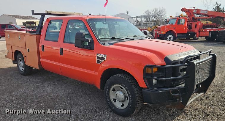 image for item DZ4303 2009 Ford F250 Super Duty Crew Cab utility bed pickup truck