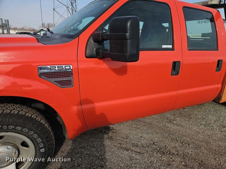 image for item DZ4303 2009 Ford F250 Super Duty Crew Cab utility bed pickup truck