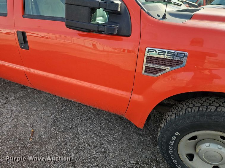 image for item DZ4303 2009 Ford F250 Super Duty Crew Cab utility bed pickup truck