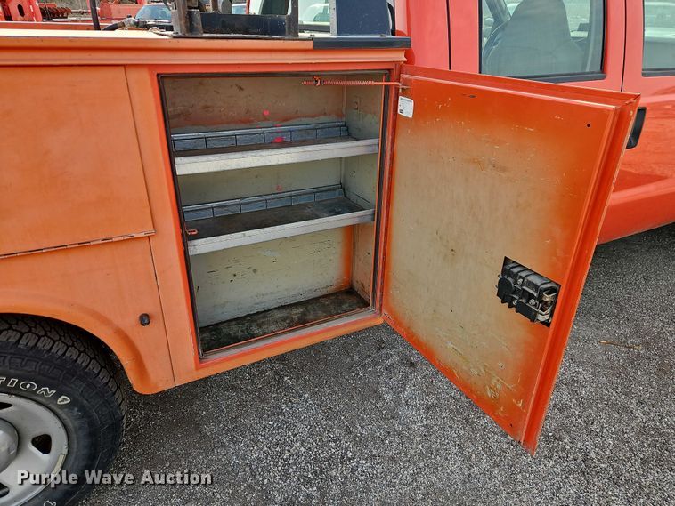 image for item DZ4303 2009 Ford F250 Super Duty Crew Cab utility bed pickup truck