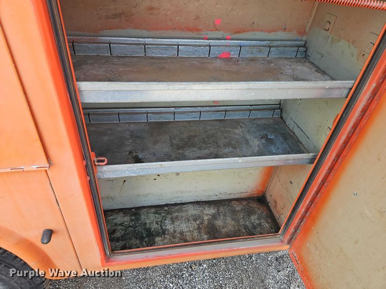 image for item DZ4303 2009 Ford F250 Super Duty Crew Cab utility bed pickup truck