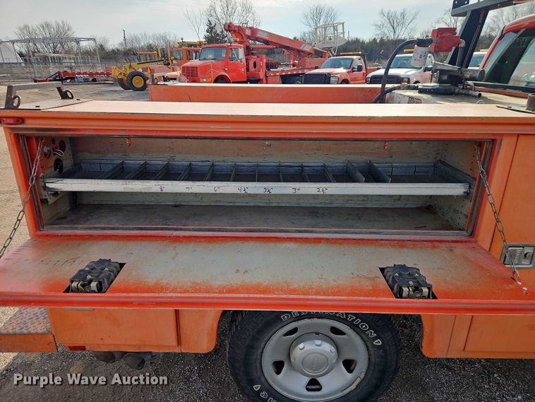 image for item DZ4303 2009 Ford F250 Super Duty Crew Cab utility bed pickup truck