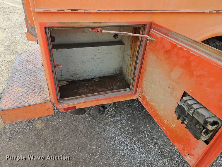 image for item DZ4303 2009 Ford F250 Super Duty Crew Cab utility bed pickup truck