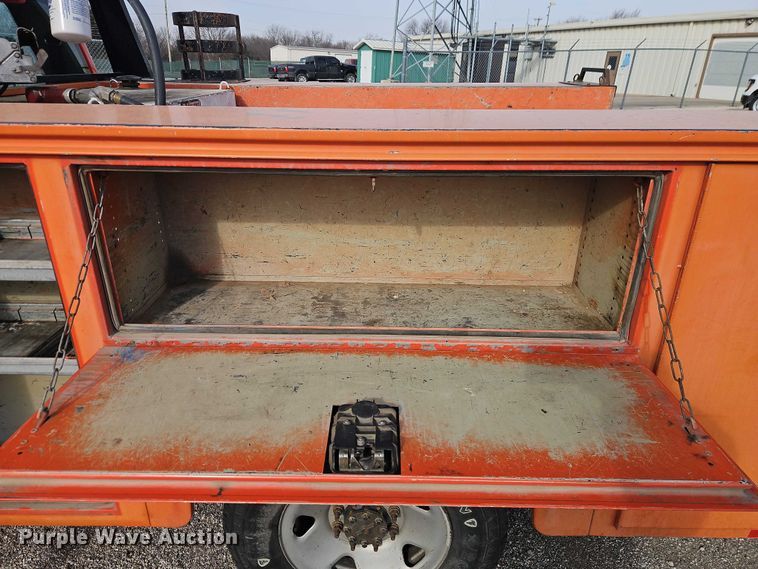 image for item DZ4303 2009 Ford F250 Super Duty Crew Cab utility bed pickup truck