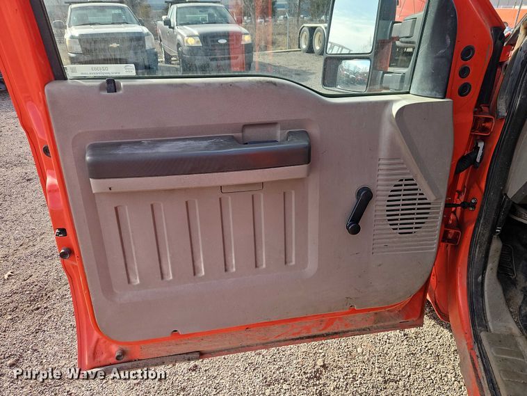 image for item DZ4303 2009 Ford F250 Super Duty Crew Cab utility bed pickup truck