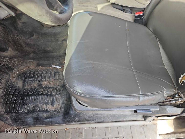 image for item DZ4303 2009 Ford F250 Super Duty Crew Cab utility bed pickup truck