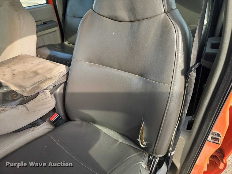 image for item DZ4303 2009 Ford F250 Super Duty Crew Cab utility bed pickup truck