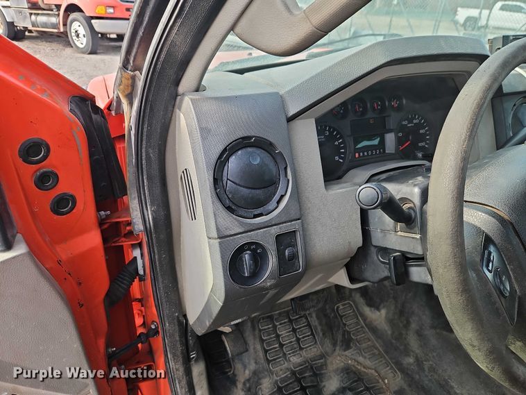 image for item DZ4303 2009 Ford F250 Super Duty Crew Cab utility bed pickup truck