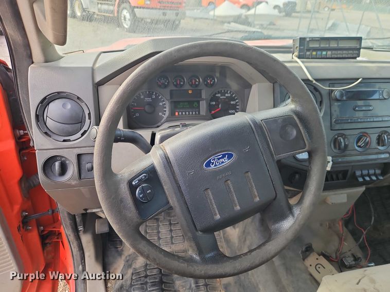 image for item DZ4303 2009 Ford F250 Super Duty Crew Cab utility bed pickup truck